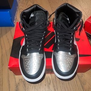AIR JORDAN HIGH OG 1 SILVER/ BLACK SIZE 10 WOMEN SIZE 8.5 MEN